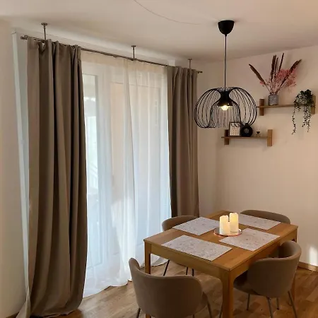 2 - Zimmerwohnung Mit 56 Qm Fuer 2 - 4 Personen Apartmán